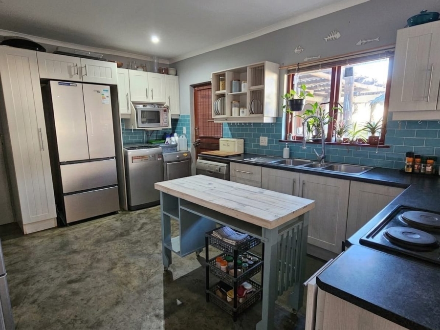 To Let 4 Bedroom Property for Rent in Kleinmond Western Cape